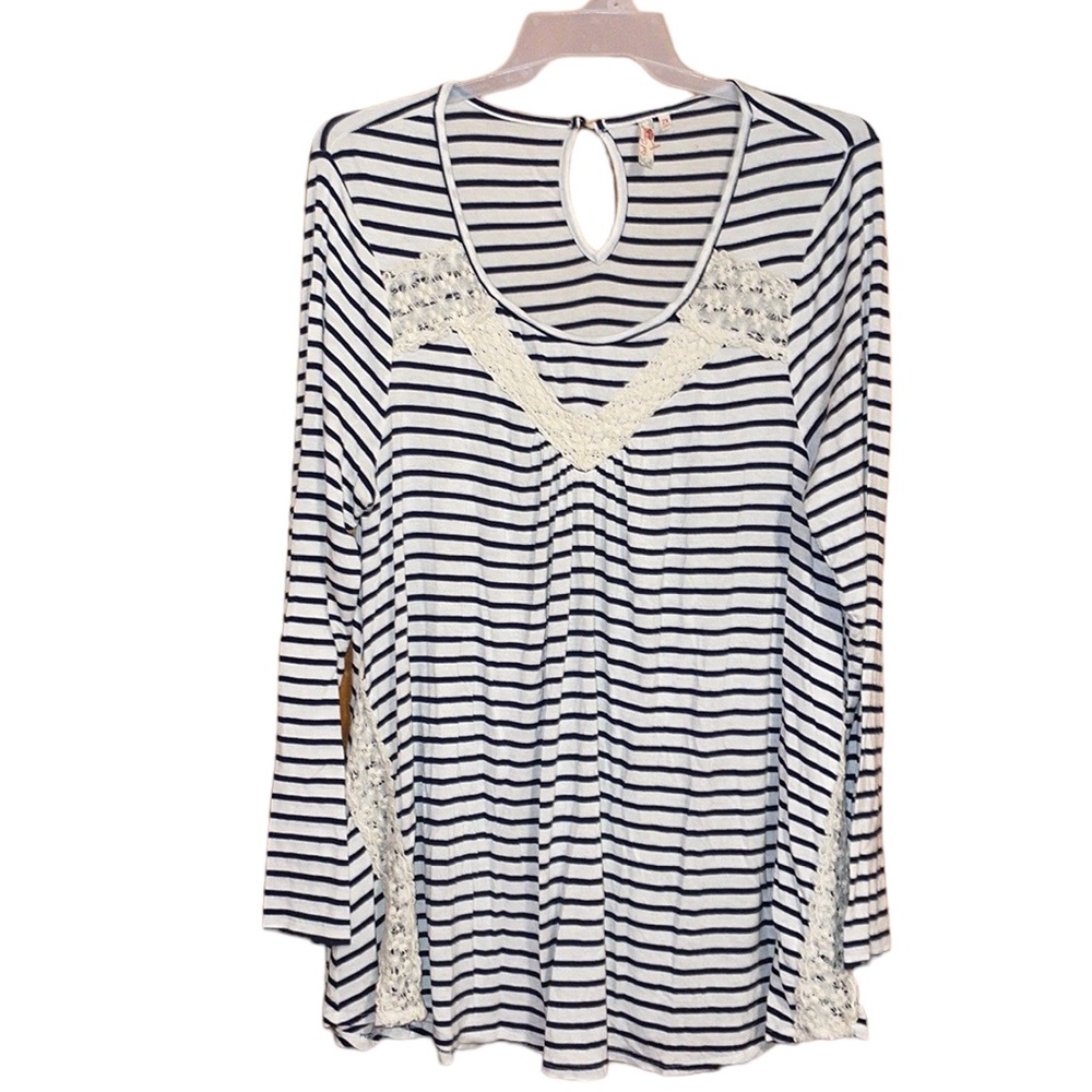 •RED CAMEL•IVORY & NAVY STRIPED SCOOPNECK  CROCHET LACE DETAIL BLOUSE SIZE 2X